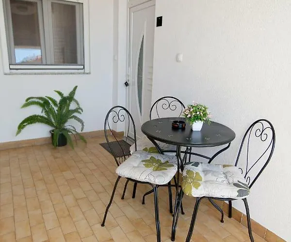 1 Apartment