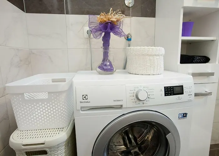 1 Apartment *