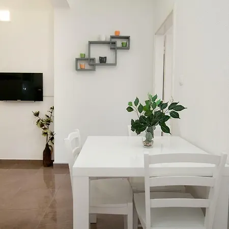 Appartement 1 *