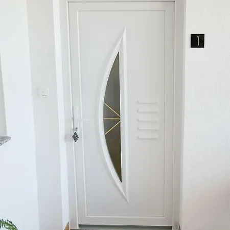 Appartement 1 *
