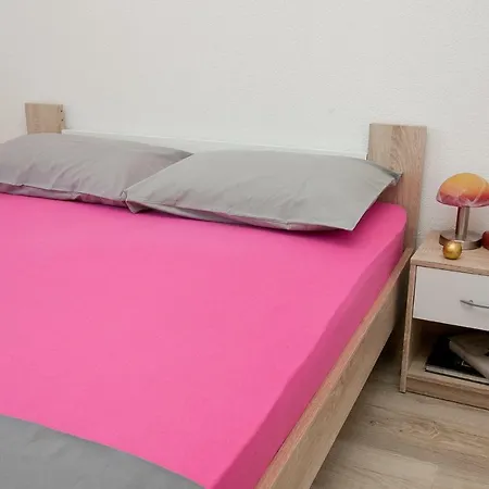 1 Apartment *